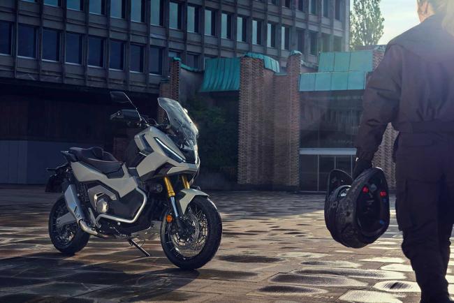 Exterieur_honda-x-adv-2025-l-aventurier-urbain-se-refait-une-beaute_2