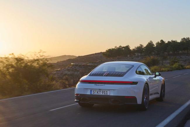 Exterieur_porsche-911-carrera-t-un-clin-d-oeil-a-la-conduite-pure_1