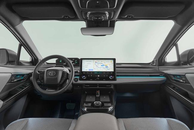 Interieur_toyota-c-hr-le-suv-passe-a-la-charge-100-electrique_0