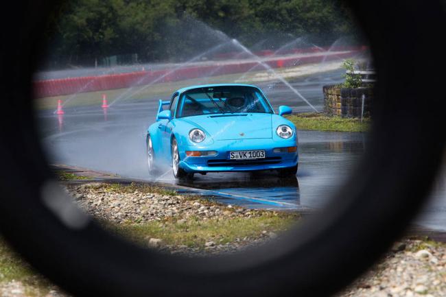 Porsche des pneus pirelli adaptes aux modeles de collection 