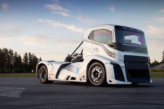 Volvo decroche deux records du monde de vitesse en camion 