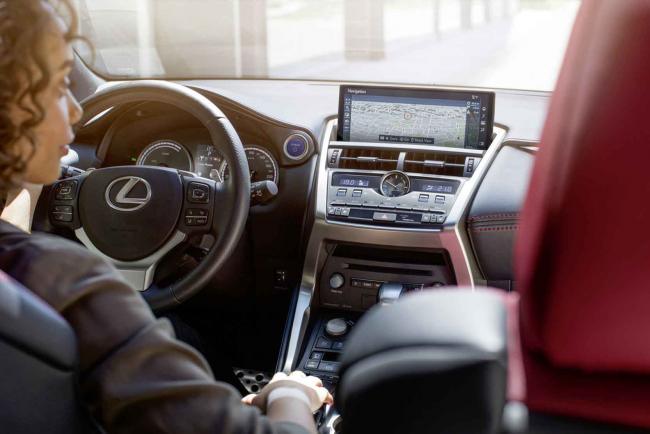Lexus nx 300h 2018 le suv hybride fait peau neuve 