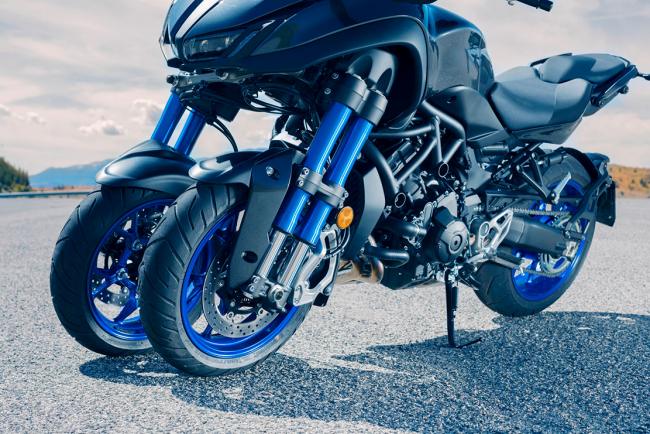 Yamaha niken une moto sportive a trois roues