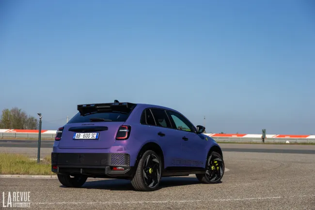 Essai Abarth 600e :  Fini le vrombissement, place au coup de fouet !