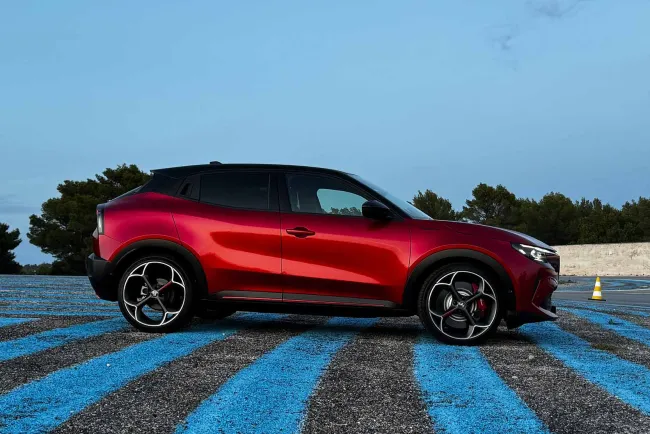 Essai Alfa Romeo : Junior Elettrica ou Junior Veloce ? L’électrique à fond les ballons