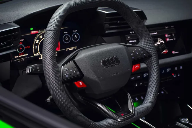 Audi RS3 : le monstre des quatre pattes, fait peau neuve