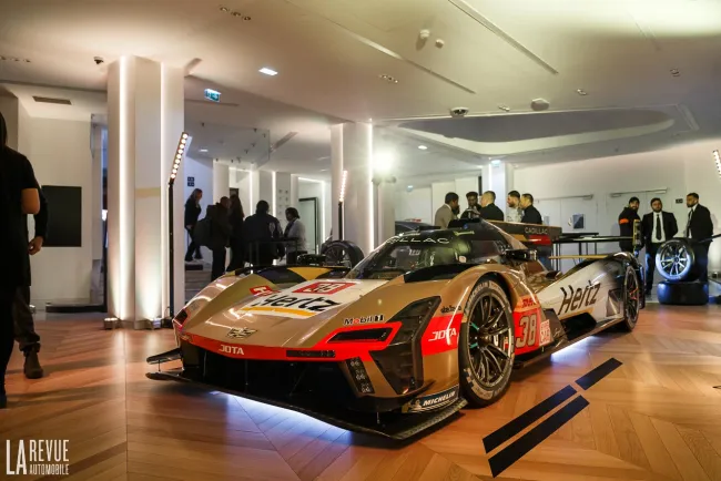 Cadillac V-Series.R : L’Amérique débarque à Paris avec des ambitions pour Le Mans