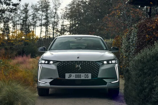 DS 4 Ligne OR : Une FRENCH TOUCH aux reflets dorés pour 2025