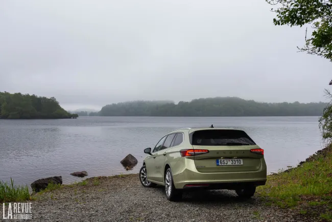 Essai Skoda Superb Combi : L'aventure au cœur des volcans d'Auvergne