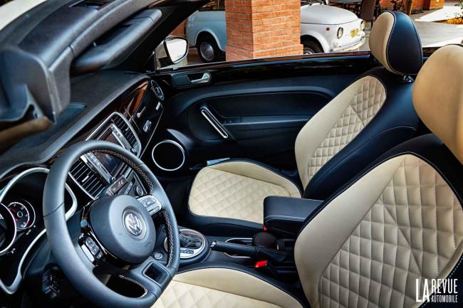 Interieur_Volkswagen-Coccinelle-Cabriolet-TSI-Couture_20