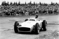 Exterieur_LifeStyle-Mercedes-W-196-R-Fangio_0