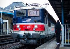 Exterieur_sur-les-rails-du-temps-voyage-retro-a-bord-du-train-de-noel_1