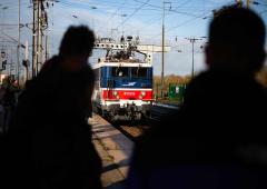 Exterieur_sur-les-rails-du-temps-voyage-retro-a-bord-du-train-de-noel_5