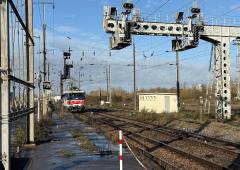 Exterieur_sur-les-rails-du-temps-voyage-retro-a-bord-du-train-de-noel_7