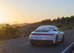 Exterieur_porsche-911-carrera-t-millesime-2025-les-infos-et-les-photos-du-bolide_2
                                                        width=