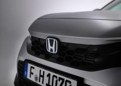 Exterieur_honda-civic-e-hev-silveriest-les-infos-et-les-photos-tout-en-argent_11
                                                        width=