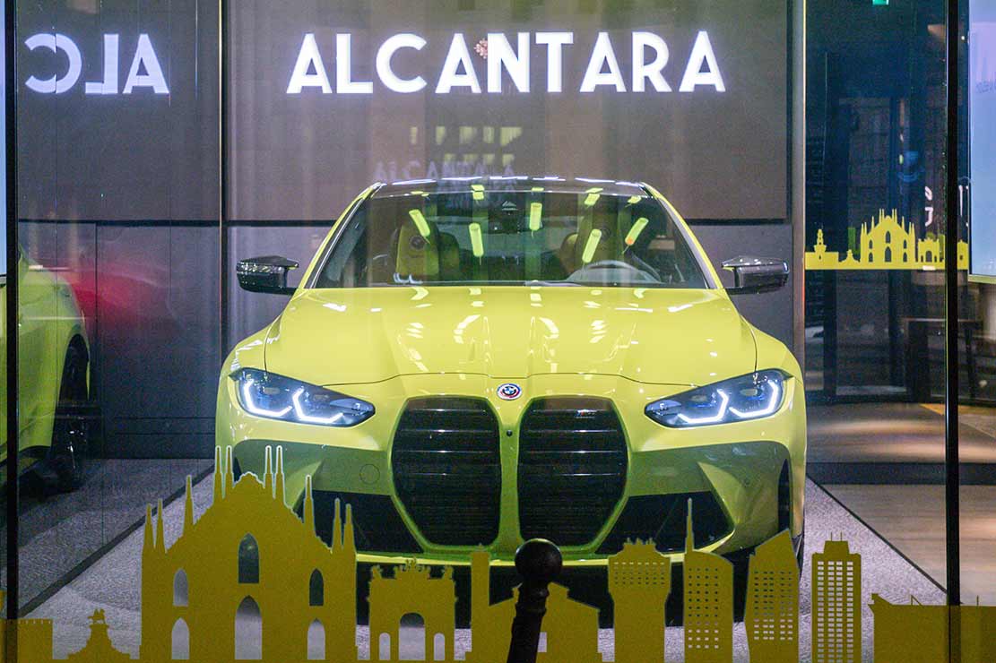 Bmw Serie Coupe Une Exclusive Bmw M Competition By Alcantara