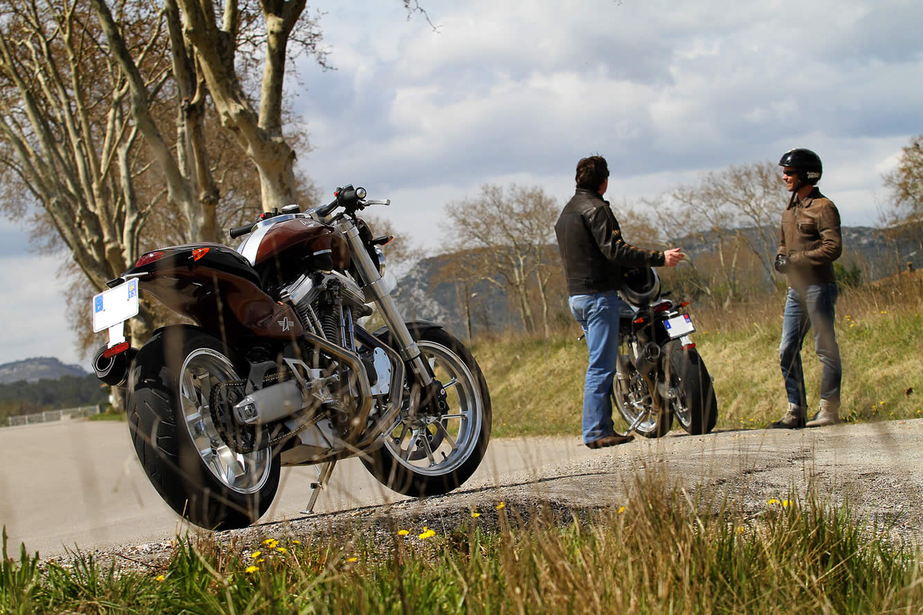 Avinton une marque de motos francaises pour gentlemen riders 