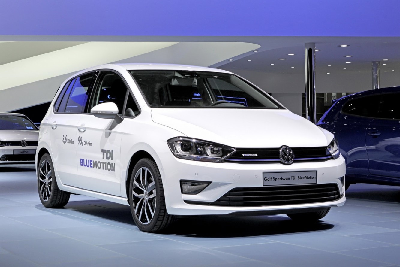 Volkswagen golf sportsvan tdi bluemotion un break a 3 6 litres 100 km 