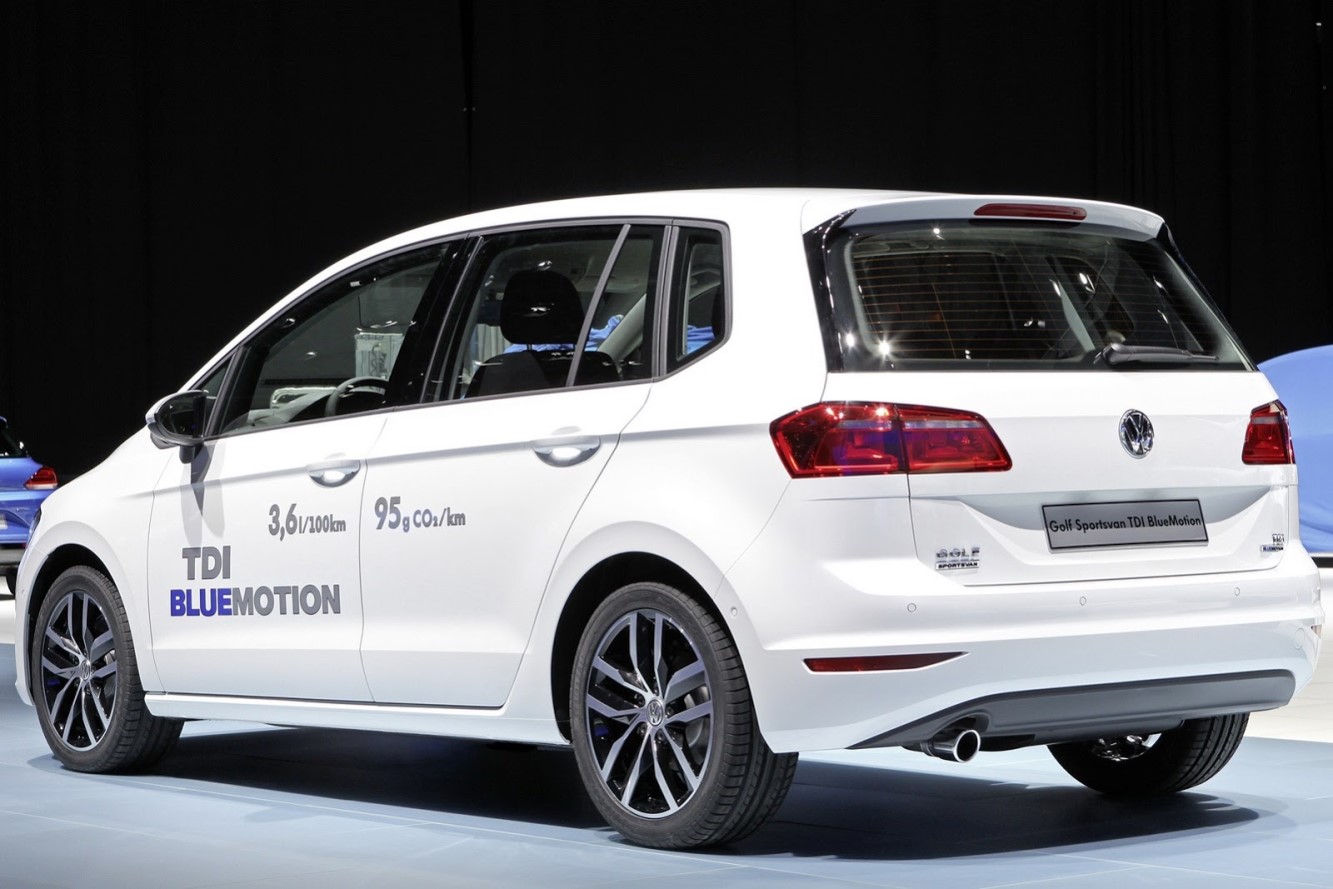 Volkswagen golf sportsvan tdi bluemotion un break a 3 6 litres 100 km 