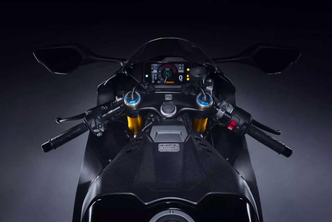 Exterieur_honda-cbr1000rr-r-sp-carbon-edition-la-superbike-qui-ne-s-encombre-pas-de-fioritures_1