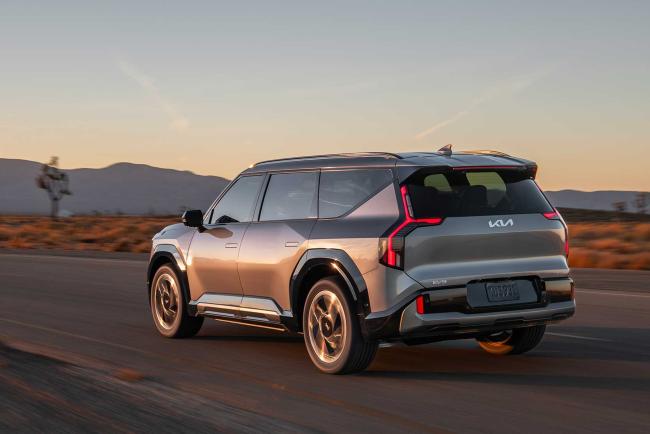 Exterieur_kia-ev9-gt-le-suv-des-familles-ce-fait-sportif_1