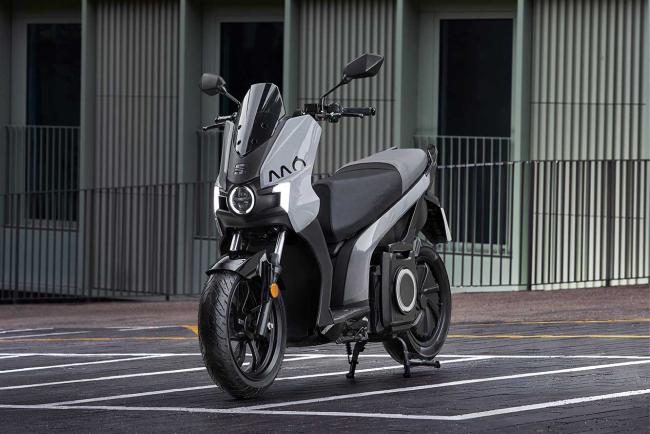 Exterieur_le-scooter-electrique-seat-mo-50-disponible-des-89-mois_1