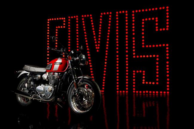 Triumph Bonneville T120 Elvis Presley : Quand la légende prend la route