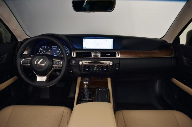Lexus gs plus de style et une nouvelle version 200t 