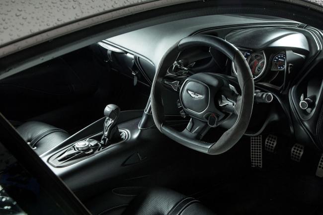 Aston martin db10 le seul exemplaire vendu 3 1 millions d euros 