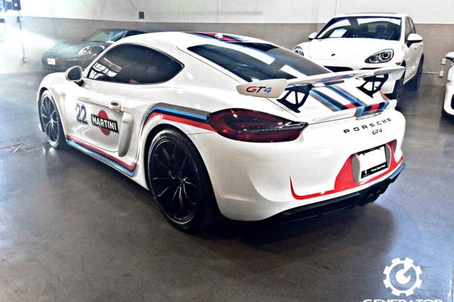 Porsche cayman gt4 martini racing devoir de memoire 