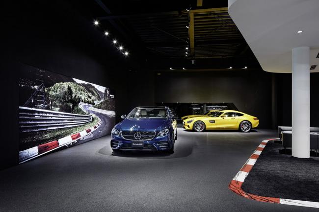 Mercedes amg inaugure sa premiere concession au japon 
