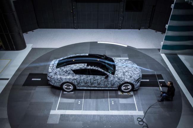 Mercedes AMG GT4 : elle arrive au salon de Genève