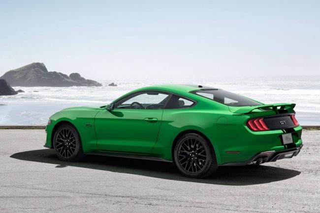 Ford mustang need for green pour ne pas passer inapercu 