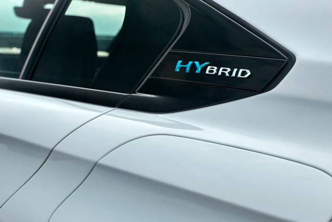 Peugeot annonce les 508 et 3008 hybrides 