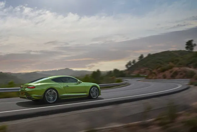 Bentley Continental GT Speed : Le V8 passe par la case HYBRIDE !