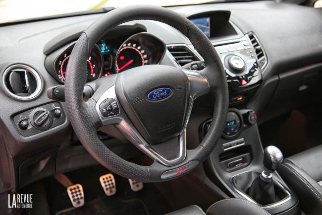 Photo Ford Fiesta St 2015 Interieur Exterieur Annee 2015