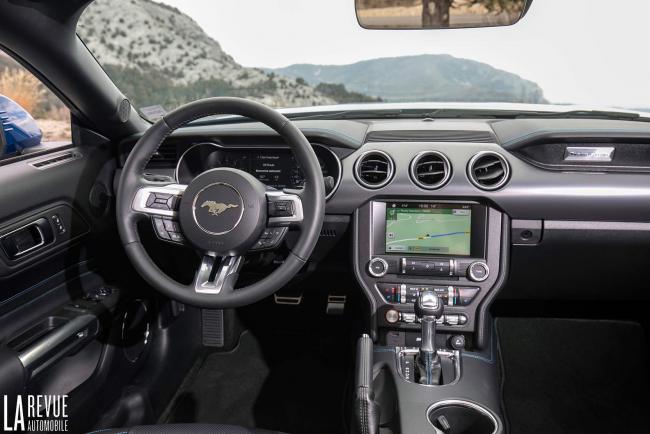 Interieur_Ford-Mustang-EcoBoost-2018_29
