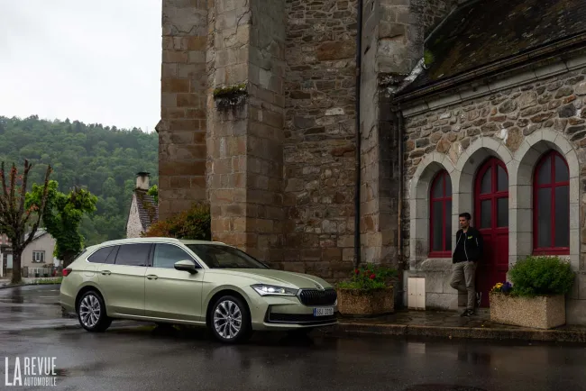 Quel Break acheter/choisir en 2025 ? La référence 2025 est, la SKODA Superb Combi