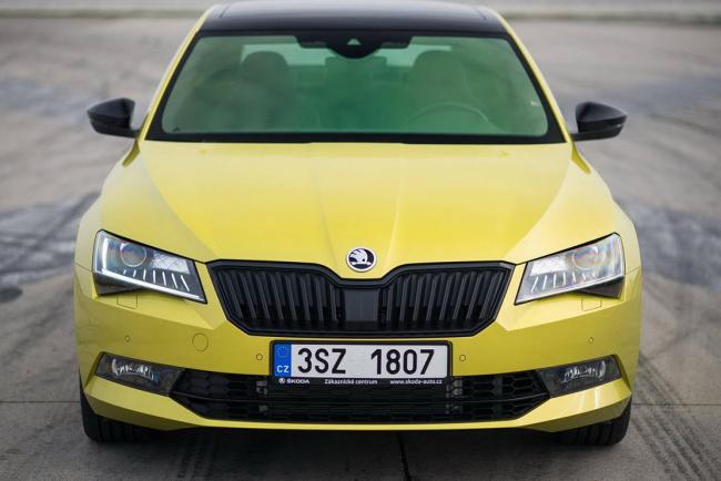 Photo Skoda Superb-Sportline-Dragon-Skin Interieur / Exterieur année: 2017