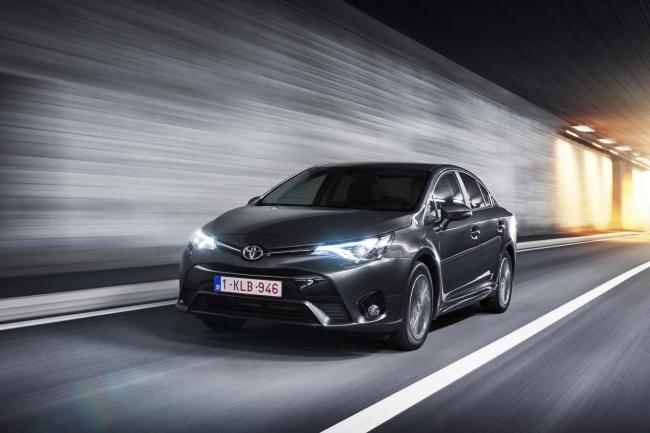 Exterieur_Toyota-Avensis-2015_0