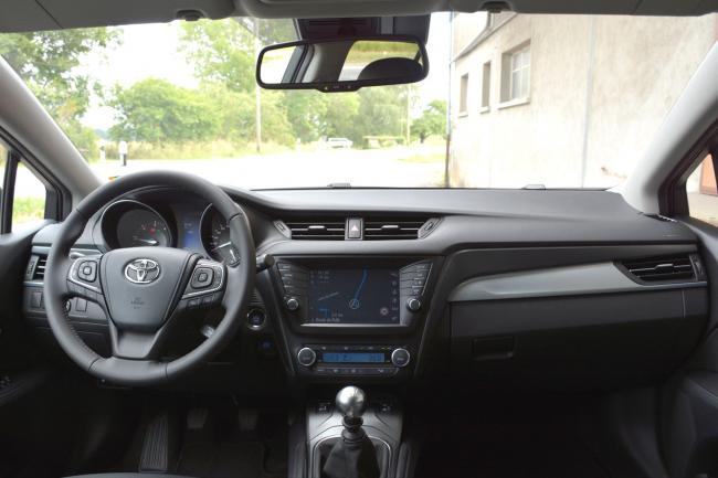 Interieur_Toyota-Avensis-Touring-Sports-2015-1.6-Diesel_14