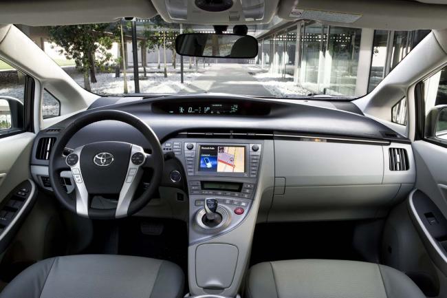 Interieur_Toyota-Prius-Hybride-2012_10