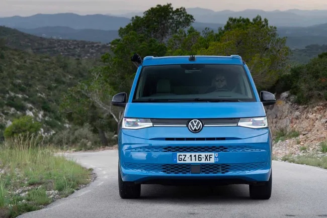 Essai Volkswagen California : Quand Jackie et Brandon chevauchent ... les routes en Camping Car