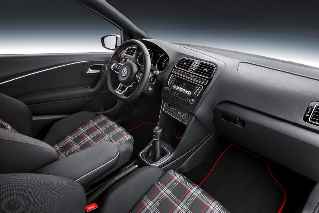 Interieur_Volkswagen-Polo-GTI-2014_11