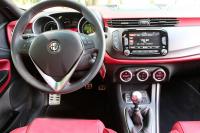 Interieur_Alfa-Romeo-Giulietta-2.0L-jtd-2014_24
                                                        width=