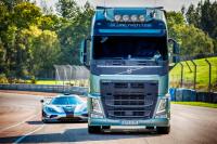 Exterieur_Comparatif-Camion-Volvo-VS-Koenigsegg_6
                                                        width=