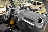 Interieur_Jeep-Wrangler-2011_11