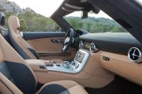 Interieur_Mercedes-SLS-AMG-Roadster_35
                                                        width=