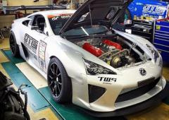 Une lexus lfa avec un v8 de nascar 